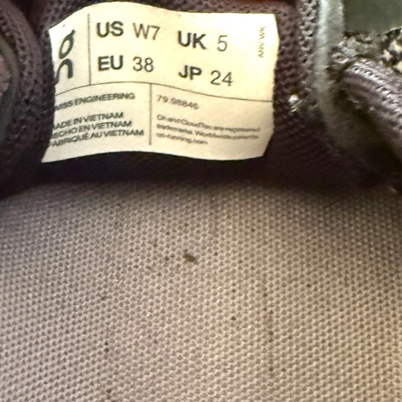 On Running Cloud Shoes Women’s 7 Black White - Picture 11 of 11